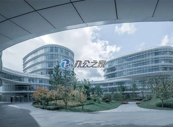 22"第四屆中國商業(yè)地產(chǎn)品牌建設(shè)論壇開啟新一代商業(yè)寫字樓"